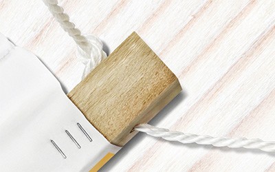 현수막 각목 막대와 노끈 사진