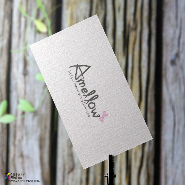 나뭇결 문양이 돋보이는 빌리지명함 재질