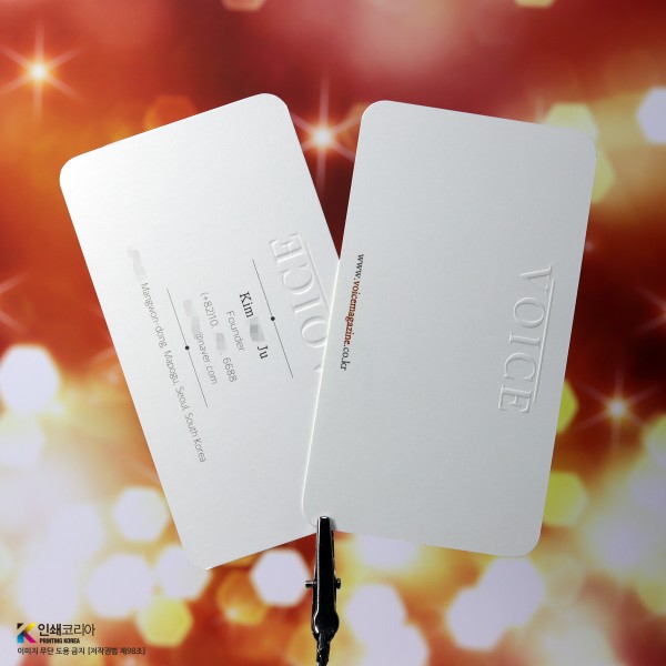 매끄러운 평활도를 자랑하는 머쉬멜로우지 명함 제작 사진